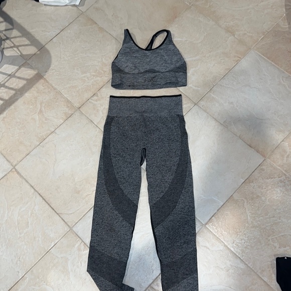 PINK Victoria's Secret Pants - PINK small seamless workout set